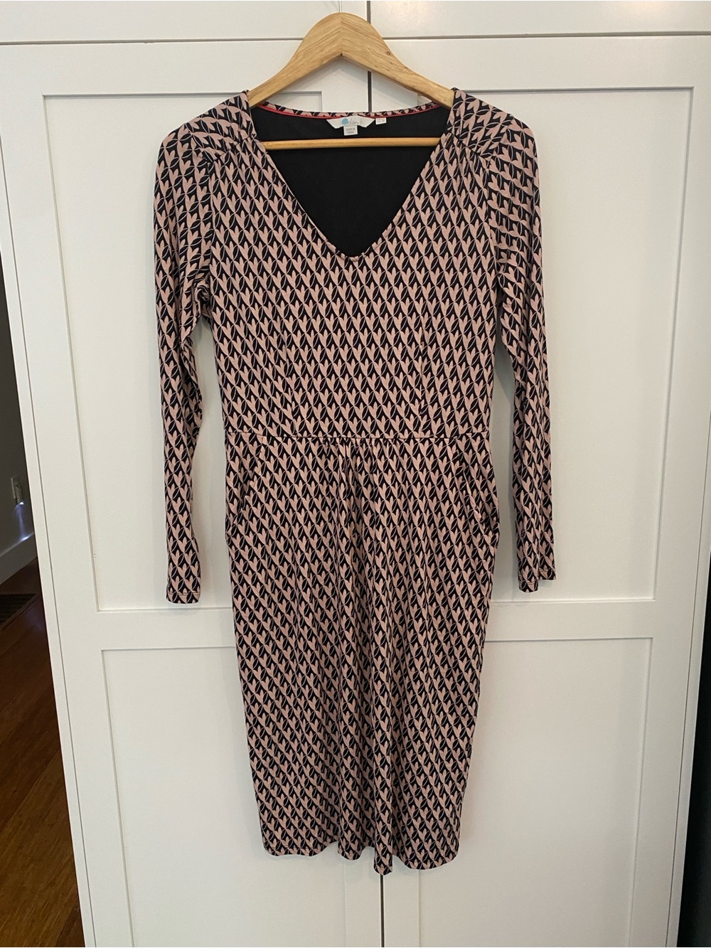Boden Pink Heart & Black Print Long Sleeve V-Neck Knit Dress Modal Blend Size 8L